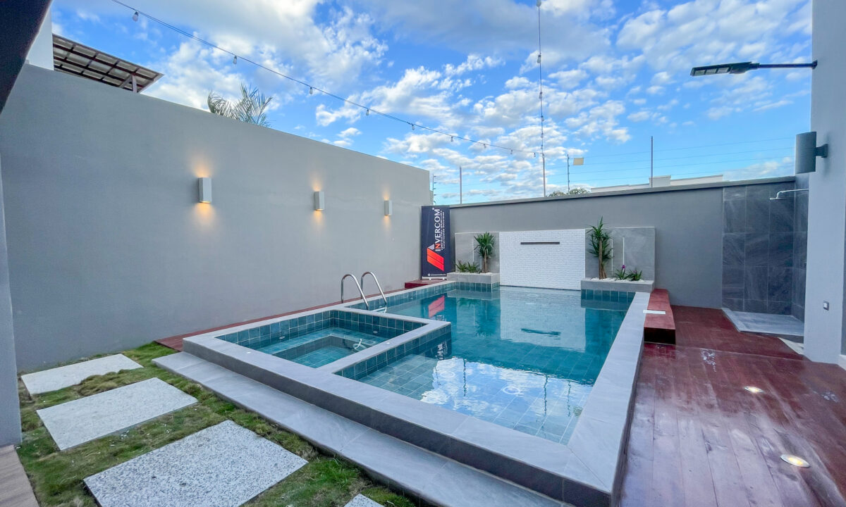 Piscina y Area Social