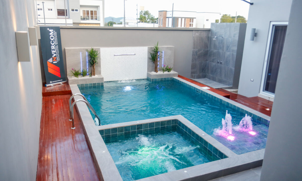Piscina y Area Social